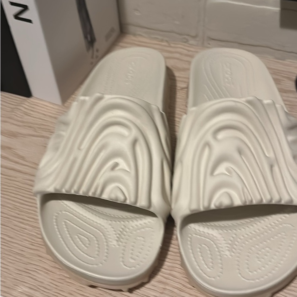 CROCS Cream Sandals
